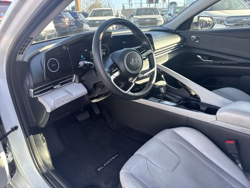 Used 2021 Hyundai Elantra Limited image 23