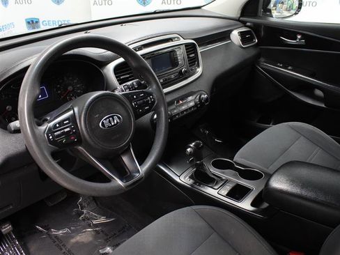Used 2017 Kia Sorento AWD image 7