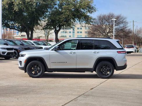 Certified 2024 Jeep Grand Cherokee Altitude image 4