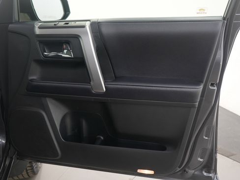 Used 2019 Toyota 4Runner SR5 Premium image 10