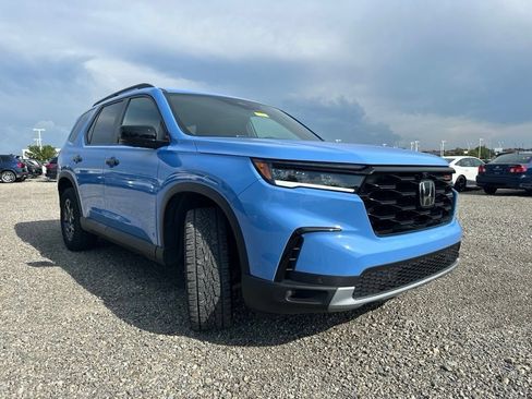 Used 2025 Honda Pilot TrailSport image 16