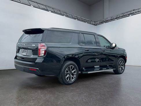 Used 2022 Chevrolet Suburban Z71 AWD/4WD image 3