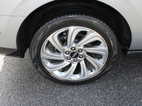 Used 2024 Lincoln Navigator Reserve AWD/4WD image 12