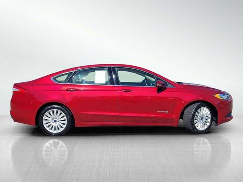 Used 2016 Ford Fusion SE image 3