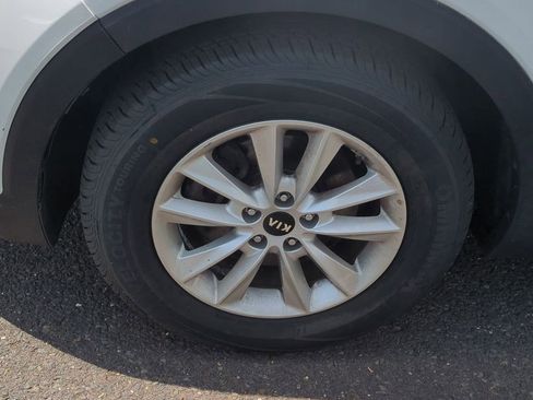 Used 2019 Kia Sorento AWD V6 image 9