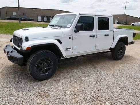 New 2026 Jeep Gladiator Sport AWD/4WD image 7