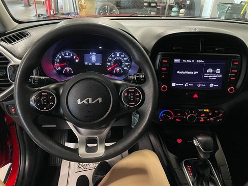 Used 2022 Kia Soul LX w/ Technology Package FWD image 7
