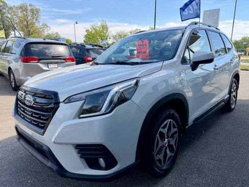 Used 2023 Subaru Forester Premium AWD/4WD image 6