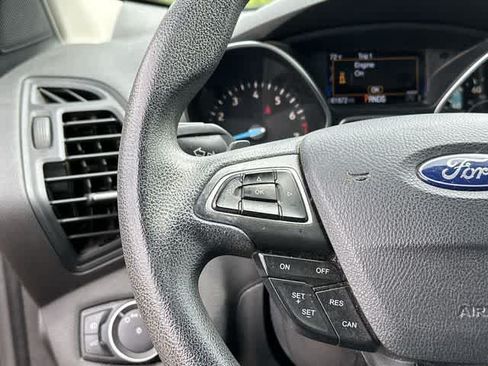 Used 2017 Ford Escape SE AWD/4WD image 9