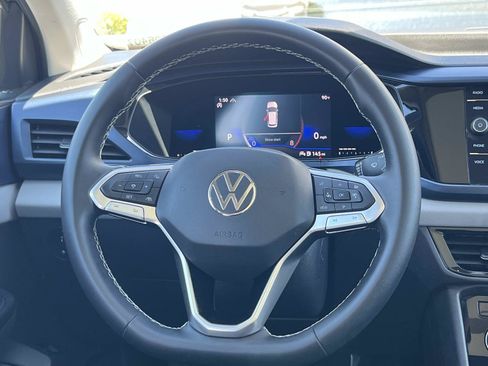 Used 2023 Volkswagen Taos SE w/ Panoramic Sunroof Package AWD/4WD image 8