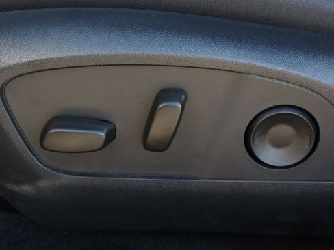 Used 2025 Chevrolet Equinox EV RS image 16