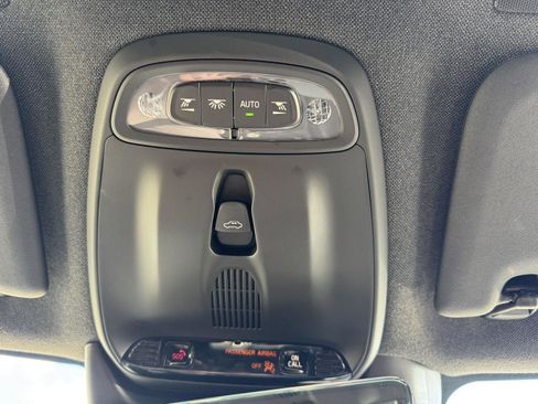 Used 2021 Volvo XC40 T5 R-Design w/ Advanced Package image 13