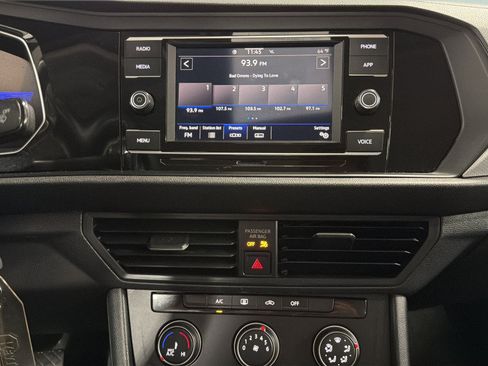 Certified 2024 Volkswagen Jetta S FWD image 38