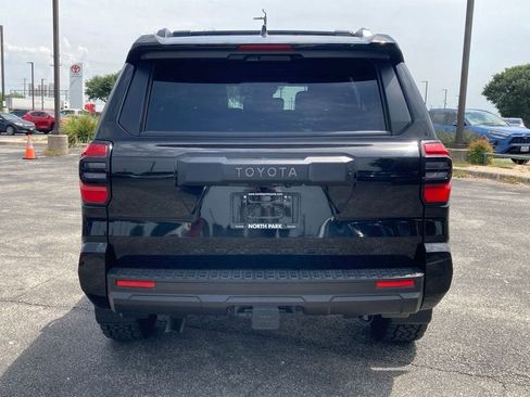 Used 2025 Toyota 4Runner SR5 AWD/4WD image 6