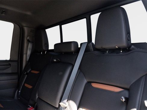 Used 2025 GMC Sierra 2500 AT4 w/ AT4 Premium Plus Package image 32