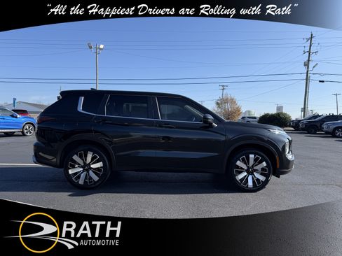 New 2025 Mitsubishi Outlander SE image 10