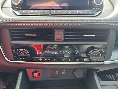 Used 2024 Nissan Rogue SV w/ SV Premium Package FWD image 25