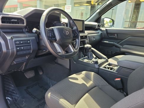 Used 2025 Toyota 4Runner SR5 AWD/4WD image 19