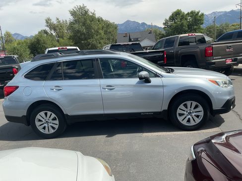 Used 2016 Subaru Outback 2.5i Premium AWD/4WD image 5