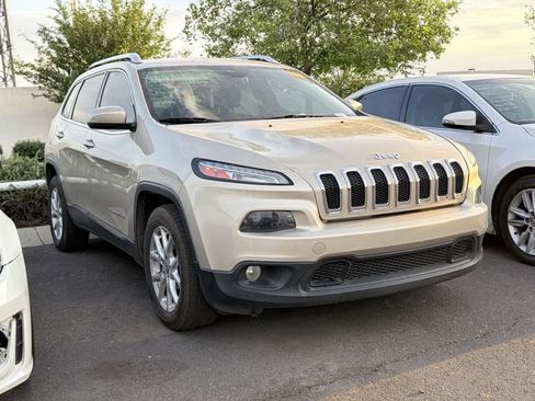 Used 2014 Jeep Cherokee Latitude w/ Comfort/Convenience Group image 3