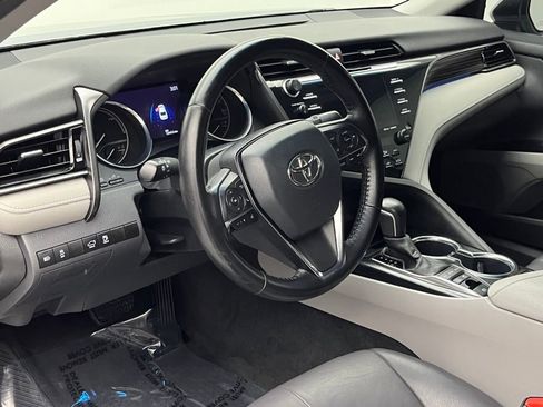 Used 2020 Toyota Camry XLE image 4