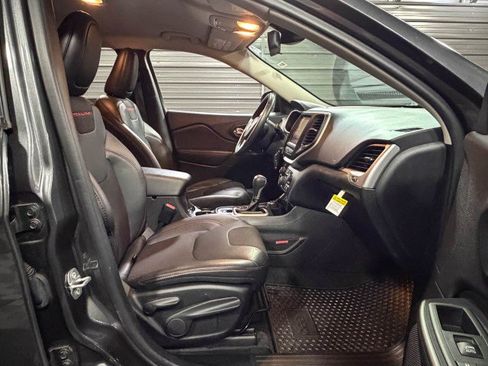 Used 2016 Jeep Cherokee Trailhawk w/ Cold Weather Group image 14