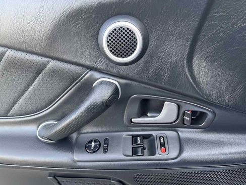 Used 2002 Honda S2000 image 9