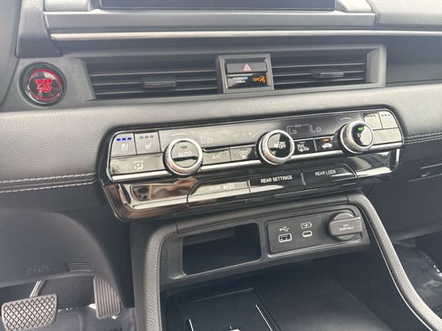 Used 2025 Honda Pilot Elite image 19