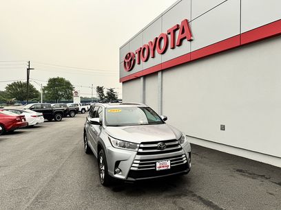 Used 2017 Toyota Highlander Limited Platinum