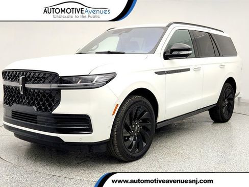 Used 2025 Lincoln Navigator Reserve w/ Jet Appearance Package image 1