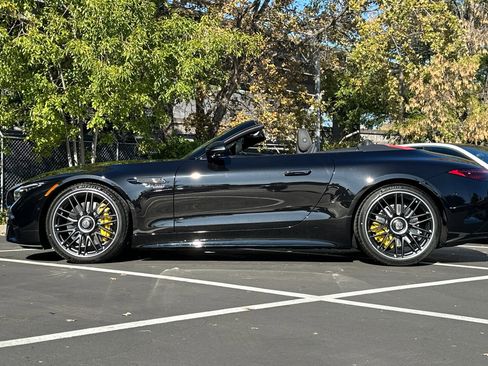 New 2026 Mercedes-Benz SL 63 AMG 4MATIC image 2