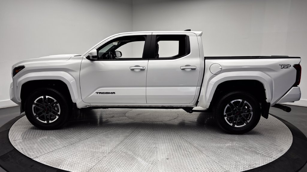 Certified 2026 Toyota Tacoma TRD Sport AWD/4WD image 4
