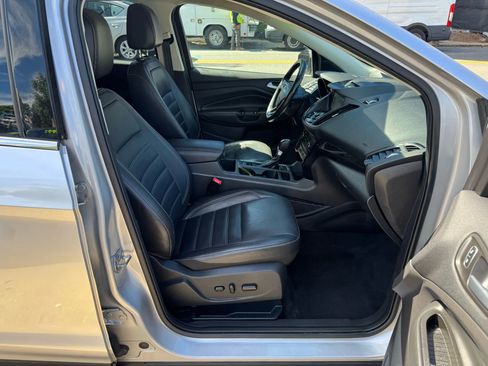 Used 2017 Ford Escape Titanium image 16