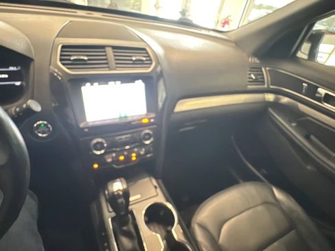 Used 2018 Ford Explorer XLT w/ Equipment Group 202A FWD image 37