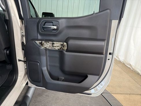 New 2026 Chevrolet Silverado 1500 Custom Trail Boss AWD/4WD image 18