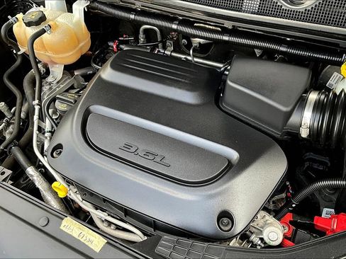 Used 2022 Chrysler Pacifica Limited image 31