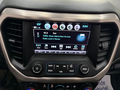 Used 2018 GMC Acadia Denali w/ Technology Package AWD/4WD image 17