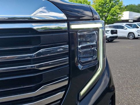 Used 2023 GMC Sierra 1500 SLT w/ SLT Premium Plus Package AWD/4WD image 11