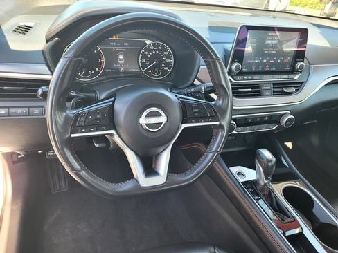 Used 2024 Nissan Altima 2.5 SR FWD image 9