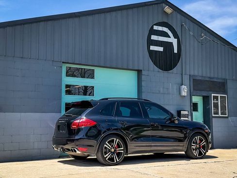 Used 2014 Porsche Cayenne Turbo S AWD/4WD image 9