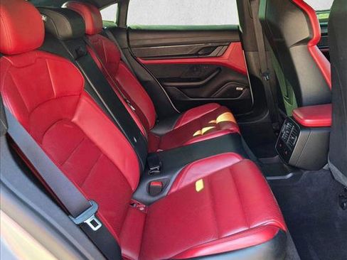 Used 2021 Porsche Taycan image 18