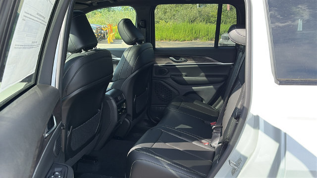 New 2027 Jeep Grand Cherokee Limited AWD/4WD image 21
