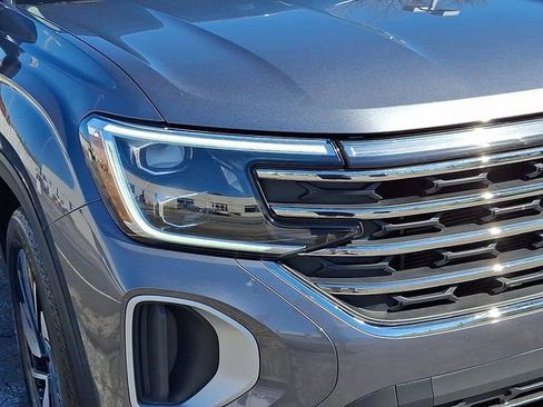 Used 2025 Volkswagen Atlas SE image 11