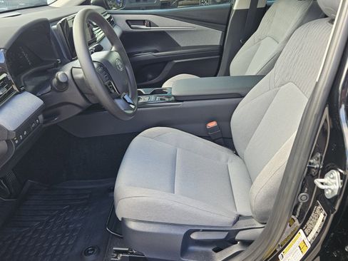 Certified 2025 Toyota Camry LE image 4