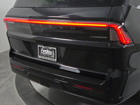 New 2026 Lincoln Navigator L Premier AWD/4WD image 5
