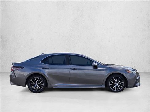 Used 2024 Toyota Camry SE FWD image 4