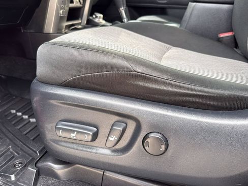 Used 2016 Toyota 4Runner SR5 AWD/4WD image 11