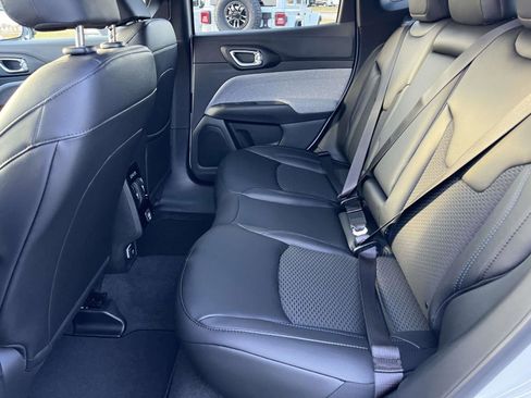 New 2026 Jeep Compass Latitude image 9