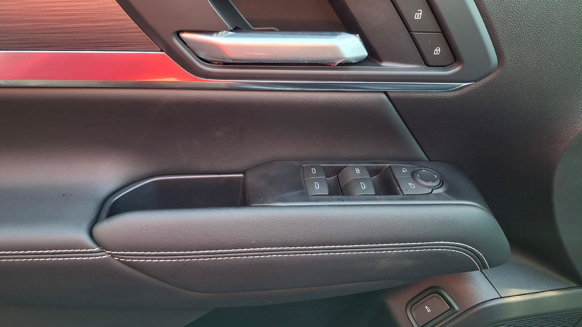 New 2027 GMC Terrain Elevation w/ Elevation Premium Package AWD/4WD image 9