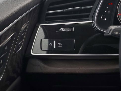 Used 2021 Audi Q8 Prestige w/ Prestige Package image 18